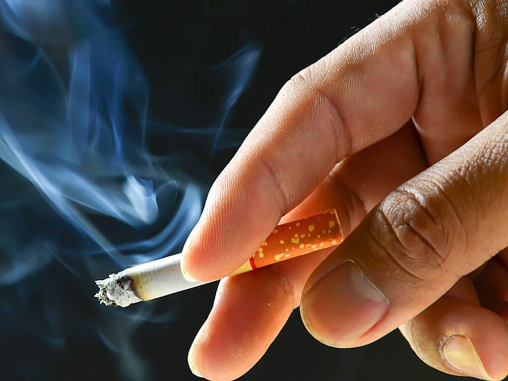 Smoking increases post-thyroidectomy complications