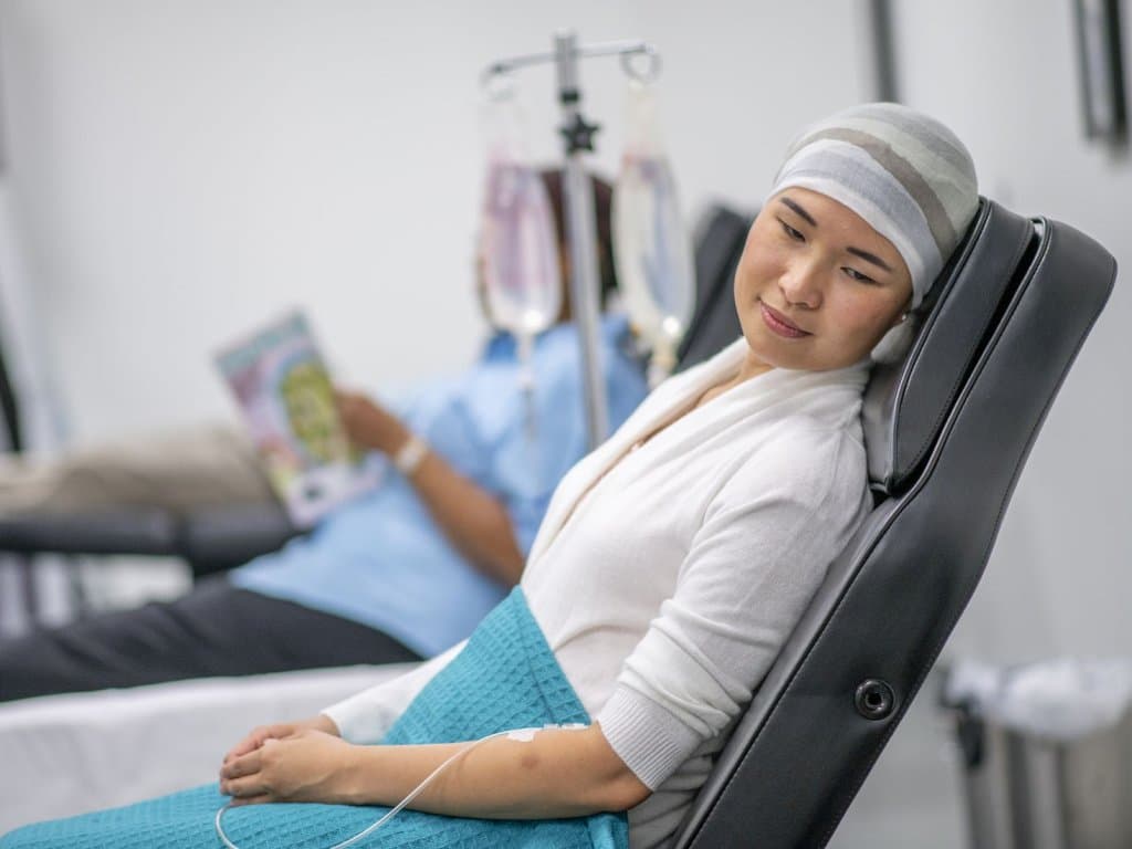 MRI fractal dimension predicts breast cancer NAC response and survival