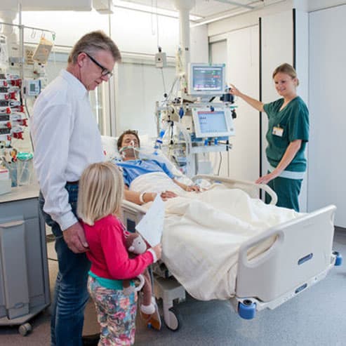 Structured family support improves communication in critical illness—without adding another clinical treatment